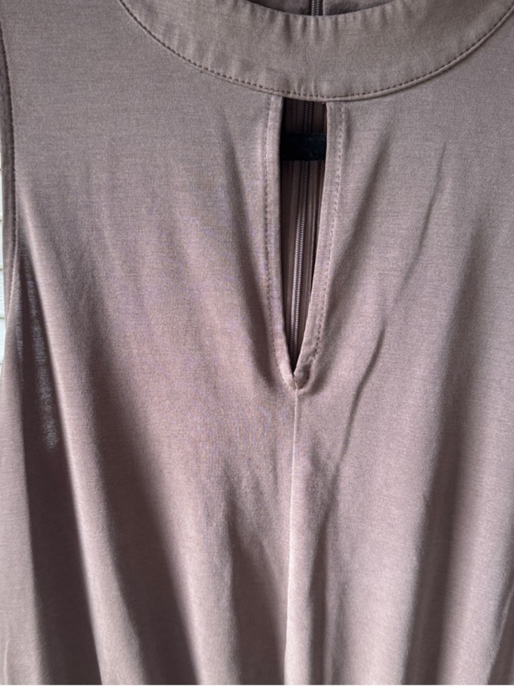 White House Black Market Sleeveless Keyhole Blouse in Taupe - Picture 2 of 5